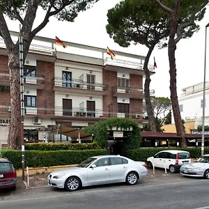 https://hotel-4-pini.it-romehotels.com